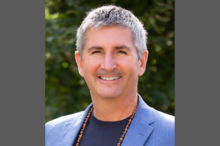 Episode 84 – Improve Pain Through Mindful Yoga with Neil Pearson
